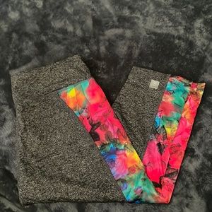LuLaRoe Jade Capri: Grey with Pink Flower Side Stripe Design (L)